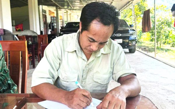 Đâm chết em trai rồi trốn vào rừng sâu, ăn quả rừng và uống nước suối cả tháng