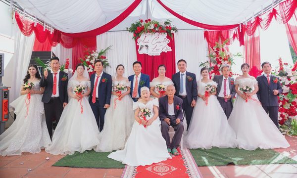 Đám cưới lại của 7 cặp vợ chồng trong gia đình Bắc Ninh