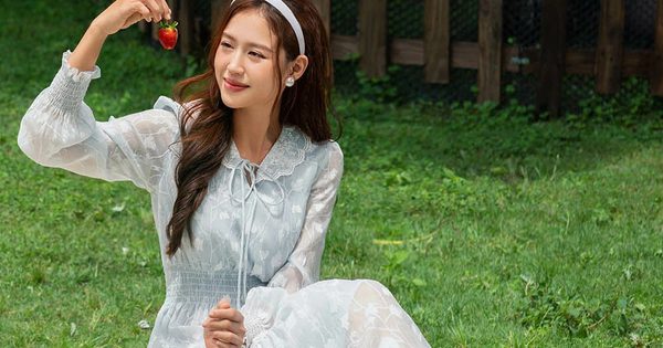 Đầm tay dài kín đáo nhưng vẫn biến nàng thành tâm điểm
