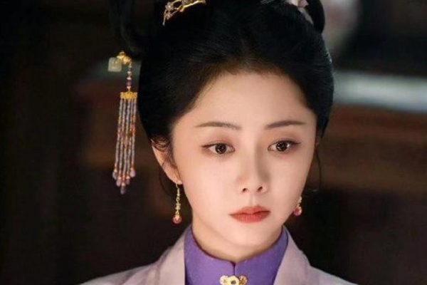 Đàm Tùng Vận bị chê, vì sao phim vẫn lập kỷ lục