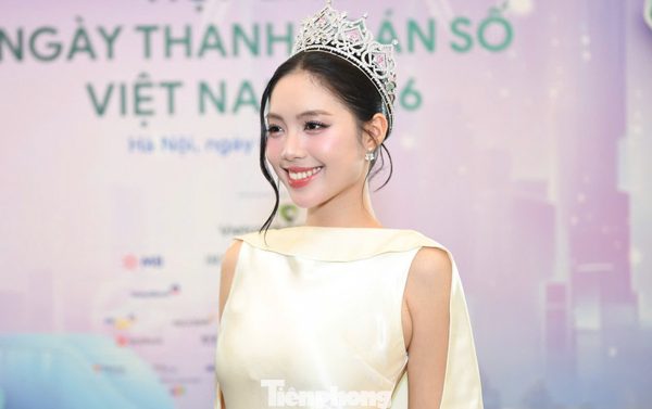 Dàn người đẹp check-in họp báo công bố Ngày Thanh toán số Việt Nam