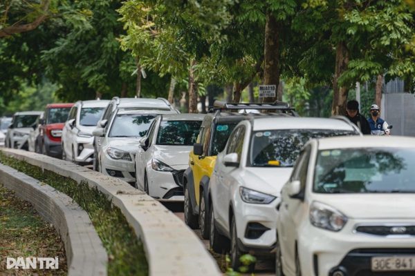 Dân phố cổ Hà Nội ngán ngẩm vì tiền thuê "chỗ ngủ" cho xe hết 42 triệu/năm