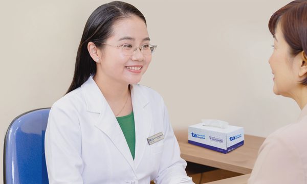 Đang cho con bú có điều trị rạn da được không?