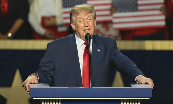 Đảng Cộng hòa chia rẽ trước lời hứa phát 5.000 USD của ông Trump