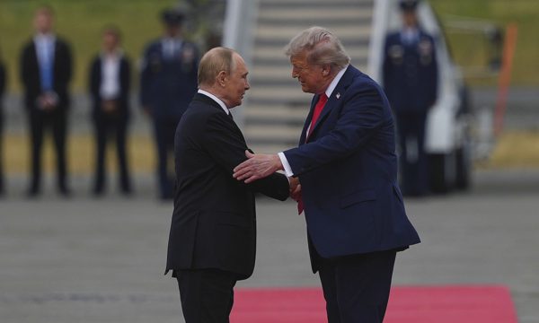 Đảng Cộng hòa gặp khó khi ông Trump ngả về Nga