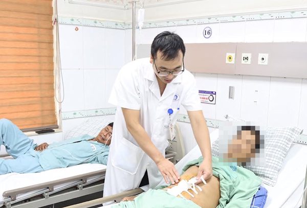 Đang đi làm, người đàn ông vỡ phình động mạch chủ nguy kịch