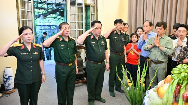 Dâng hương tưởng nhớ Đại tướng Võ Nguyên Giáp