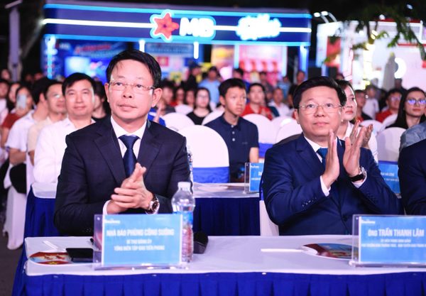 Đang khai mạc Sóng Festival 2026 'Chạm số - Sống xanh'