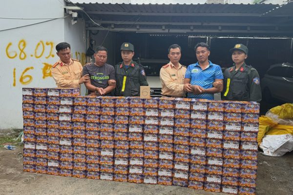 Đang thụ án treo vẫn tham gia buôn hàng cấm ở TPHCM