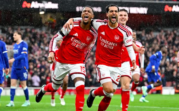Đánh bại Everton, Arsenal san bằng điểm số với Man City