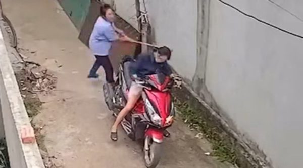 Đánh hàng xóm đến loạng choạng, còn thách thức 'tao thần kinh đấy'