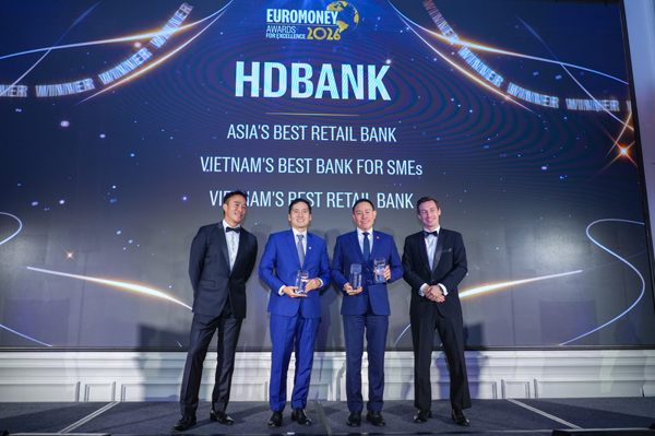 Danh hiệu 'Ngân hàng Bán lẻ tốt nhất châu Á' lần đầu tiên được trao cho một ngân hàng Việt Nam