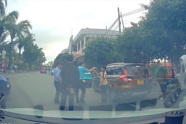 Danh tính 2 tài xế đánh nhau náo loạn bến xe ở TPHCM