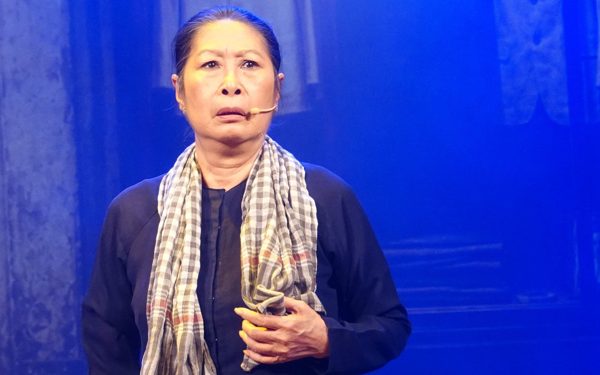 Đạo diễn Kim Phương ngồi ‘ghế nóng’ Chuông vàng vọng cổ