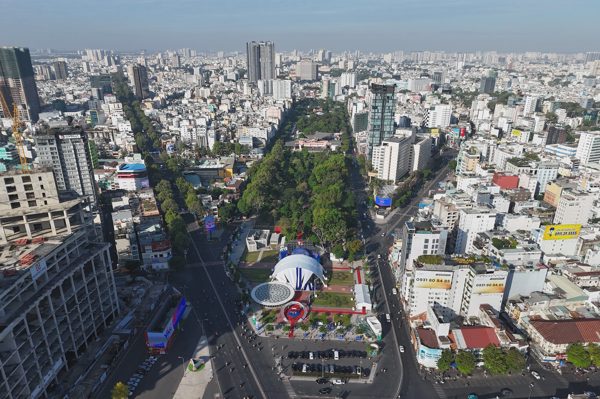 Đào hở tại Công viên 23 Tháng 9 để xây đường sắt Bến Thành - Cần Giờ