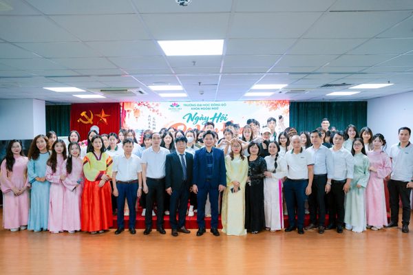 Đào tạo ngoại ngữ gắn với năng lực hội nhập và trải nghiệm đa văn hóa