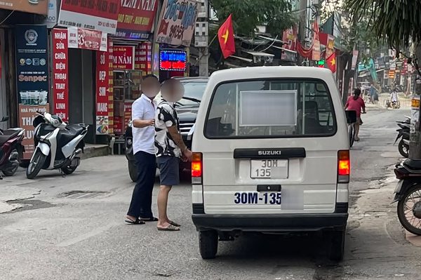 Đập vỡ hai gương ô tô, người đàn ông bị tạm giữ sau vài giờ
