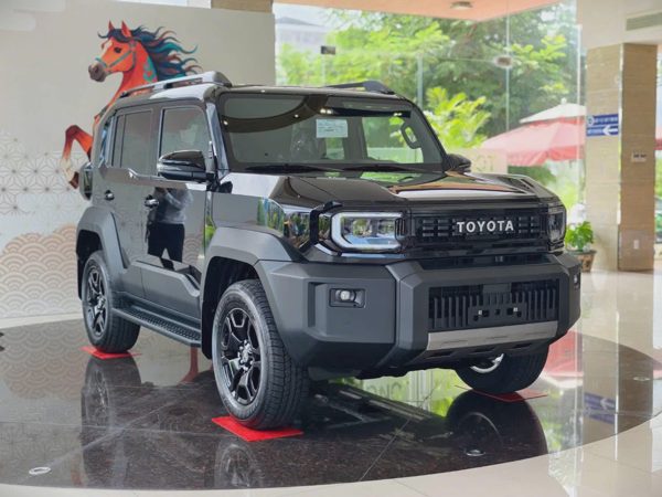 Đắt gần gấp đôi, Toyota Land Cruiser FJ vẫn bán chạy hơn Suzuki Jimny ở Việt Nam
