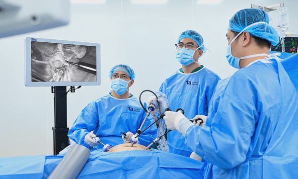 Đặt lưới nhân tạo chữa thoát vị bẹn