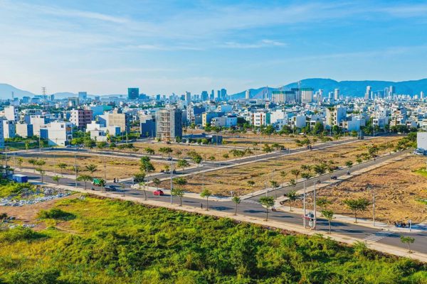 Đất nền Đà Nẵng bắt đầu hạ giá, căn hộ TPHCM "ngóng" người mua
