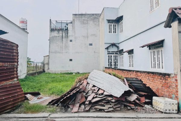 Đất nền nhiều nơi ở TPHCM hạ giá tiền tỷ vẫn khó bán