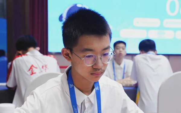 Đấu 5 trận cờ tướng, một học sinh Trung Quốc 13 tuổi bỏ túi nửa tỉ đồng