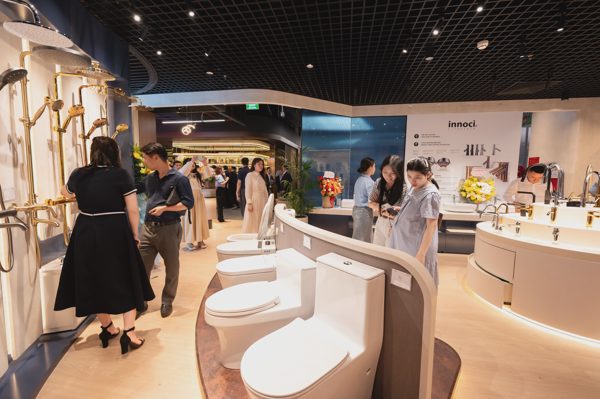 Dấu ấn nội thất từ các công trình biểu tượng tại showroom Uuviet Solutions Hà Nội