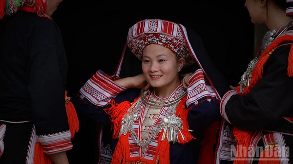 Dấu ấn văn hóa cộng đồng Dao Đỏ qua trang phục cưới truyền thống