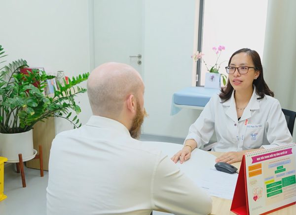 Đau bắp chân tưởng nhẹ, du khách nhập viện vì thuyên tắc phổi