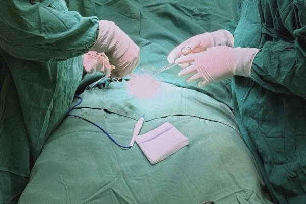 Đau bìu 3 ngày mới đến bệnh viện, thiếu niên 16 tuổi phải cắt bỏ tinh hoàn