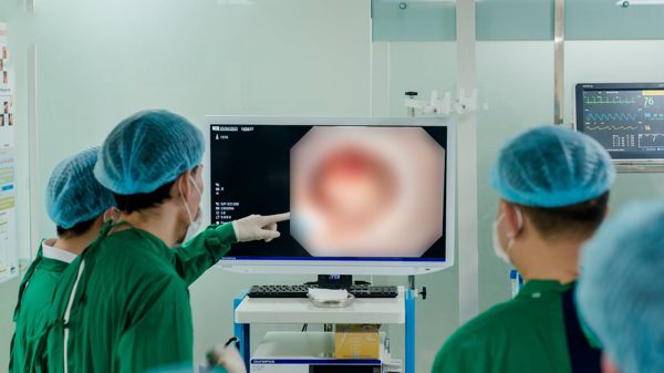 Đau đầu chóng mặt tưởng tiền đình, bàng hoàng phát hiện ung thư phổi di căn não