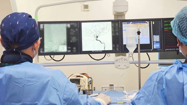 Đau đầu dữ dội cảnh báo vỡ túi phình não