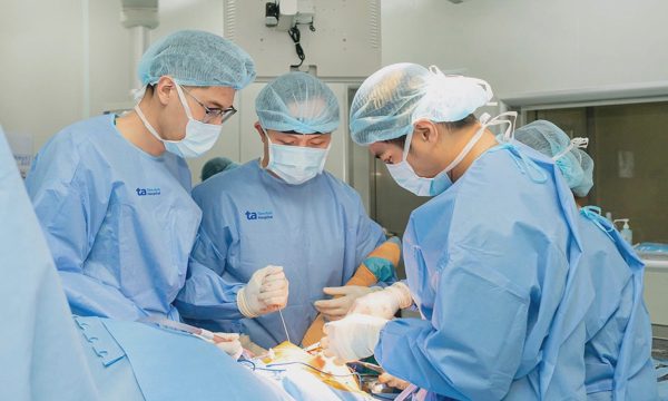 Dấu hiệu nhận biết trật khớp háng bẩm sinh