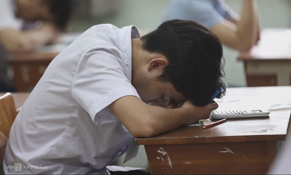 Dấu hiệu trẻ trầm cảm dễ nhầm là 'nổi loạn'