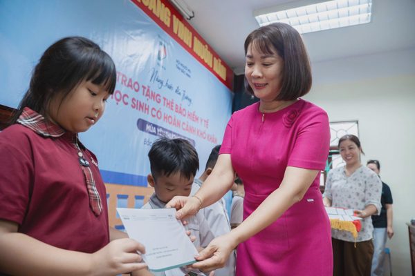 Đầu năm học: Cách tích hợp thẻ BHYT của con vào VssID bố mẹ