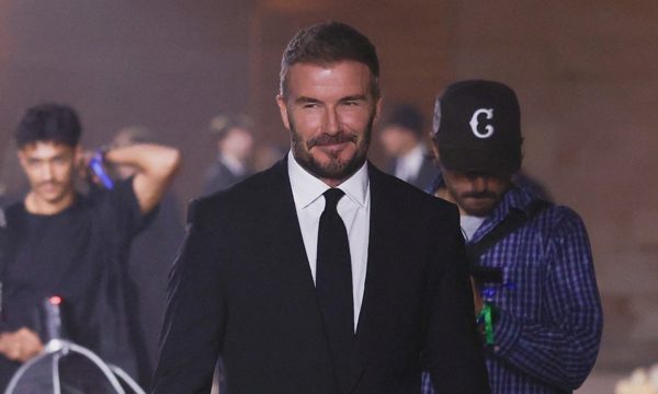 David Beckham và các con diện thanh lịch ở Paris Fashion Week