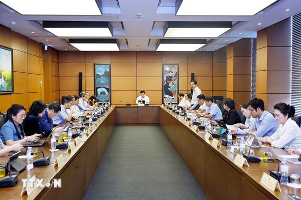 Đẩy mạnh phân cấp triệt để và khơi thông nguồn lực phát triển kinh tế-xã hội