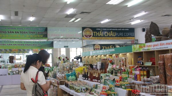 Đẩy mạnh quảng bá, số hóa và kết nối thị trường cho sản phẩm làng nghề