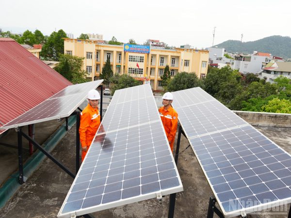 Đẩy nhanh lắp điện mặt trời mái nhà tại công sở, trường học, bệnh viện
