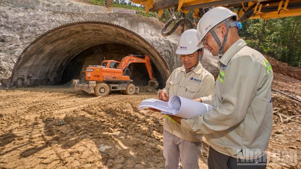Đẩy nhanh thi công tuyến cao tốc Vinh-Thanh Thủy, kiểm soát chặt nguồn vật liệu