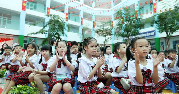 Dạy tiếng Anh bắt buộc từ lớp 1: Nặng đọc viết sẽ khiến trẻ áp lực