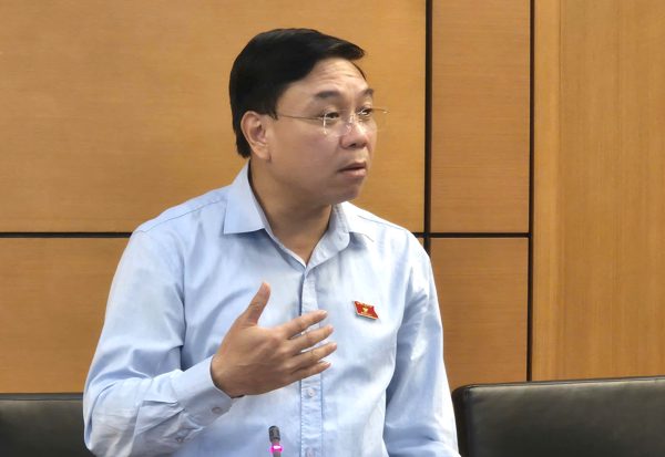ĐBQH: Muốn nhận người neo đơn làm cha mẹ nuôi để chăm sóc, luật chưa cho phép