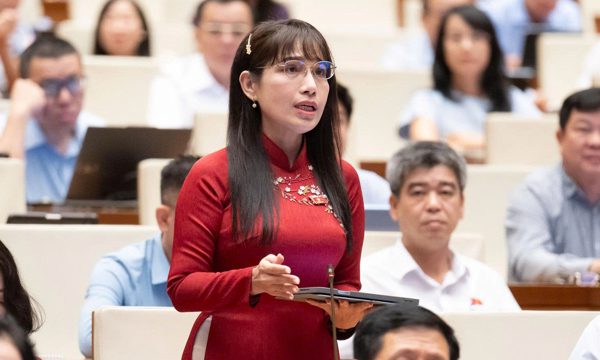 ĐBQH: Vì sao đĩa cơm, chai nước trong trường học lại đắt hơn bên ngoài?