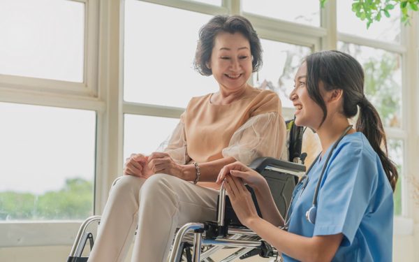 Để AI lo giấy tờ, điều dưỡng lo người bệnh