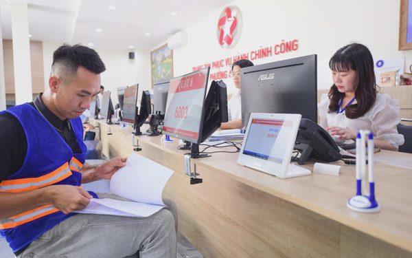 Để cán bộ một cửa không phải gánh tất cả