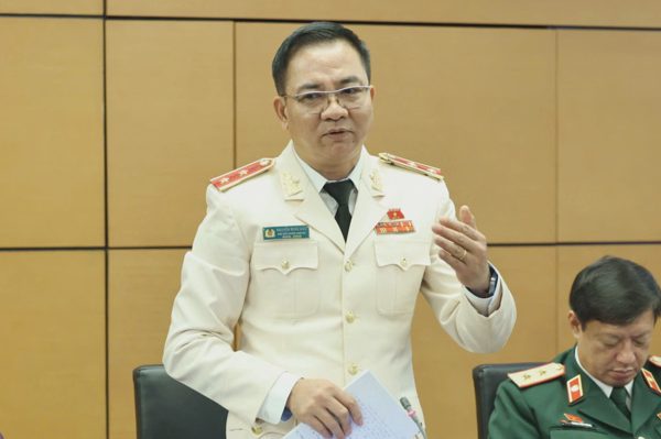 Đề nghị điều chỉnh hoạt động giao, vận chuyển giấy tờ của shipper