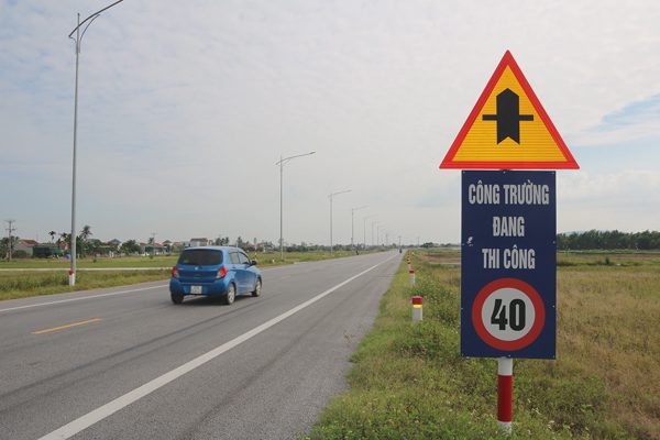 Đề nghị dỡ biển 40km/h trên tuyến đường thoáng đẹp ven biển ở Nghệ An
