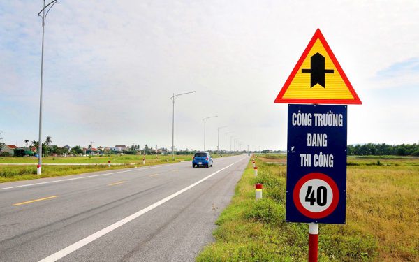 Đề nghị dỡ biển hạn chế tốc độ 40km/h trên đường ven biển qua Nghệ An