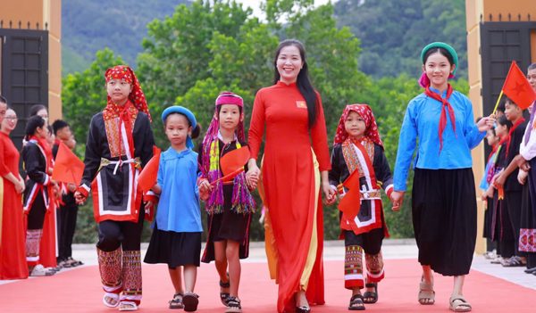 Đề nghị sớm giải quyết vấn đề tiền lương, tháo gỡ bài toán thiếu giáo viên