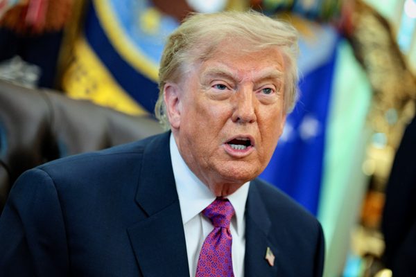 Đề nghị thiết lập vùng kiểm soát bay xung quanh tư gia của Tổng thống Trump